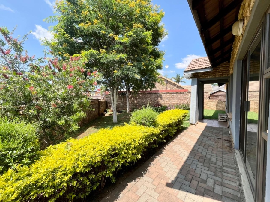 To Let 4 Bedroom Property for Rent in Waterval East North West
